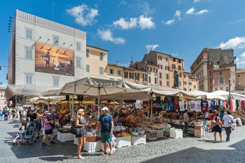2 Bdr family apt Balestrari Palace Campo dei Fiori Piazza Navona Piazza Venezia