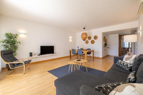 Elegant Marina View T2 Apartment- The Moorings