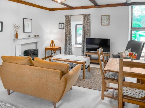 a living room with a couch and a table at Bridge Cottage - Ukc9516 in Sheepwash