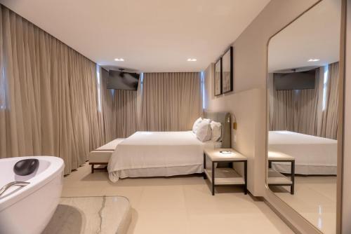 Llit o llits en una habitació de MR Hotel