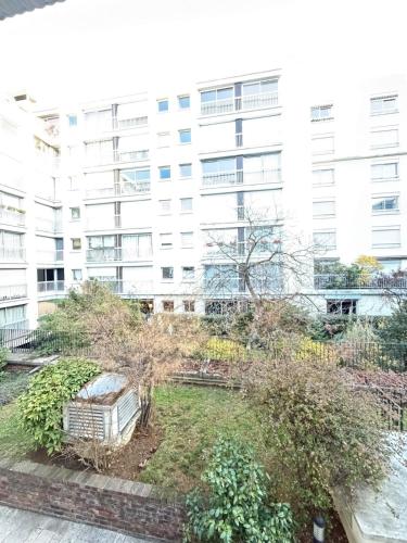Bright & Cozy Room in Shared Apartment Near Eiffel