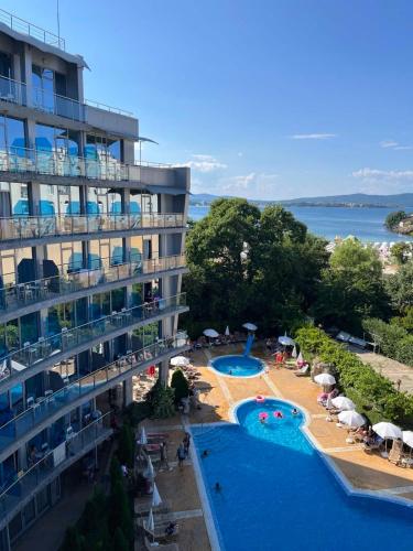 a view of a hotel with a swimming pool at Hotel Kamenec in Kiten