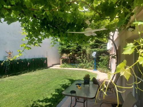 Garden House Kavala, Modern Apartment with BBQ, Motorcycle Parking & Beach Access