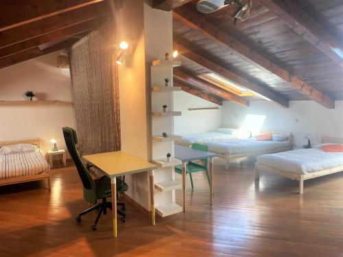 a room with two beds and a desk and a desk sidx sidx sidx at Viale Monza Chic Stay - Affitti Brevi Italia in Milan