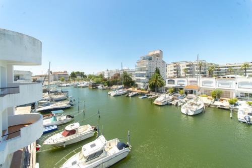 WELCS APARTAMENTO 407 EMP con vista al canal