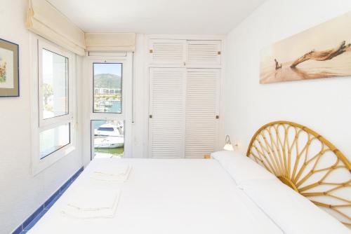 WELCS APARTAMENTO 407 EMP con vista al canal