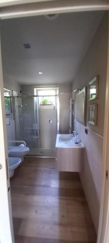 a large bathroom with two sinks and a shower at Casa 33 in Gardone Riviera