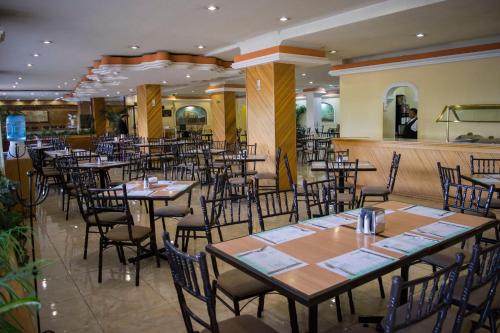 Un restaurante u otro lugar para comer en Don Miguel