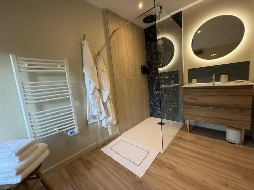 a bathroom with a shower and a sink and a mirror at Bulles et cocon in La Roche-Bernard