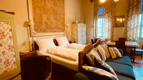 a bedroom with a bed and a couch at Rózsilak in Balatonfüred