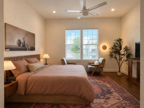 a bedroom with a bed and a ceiling fan at Houston House Downtown Stays - Free Parking in Houston