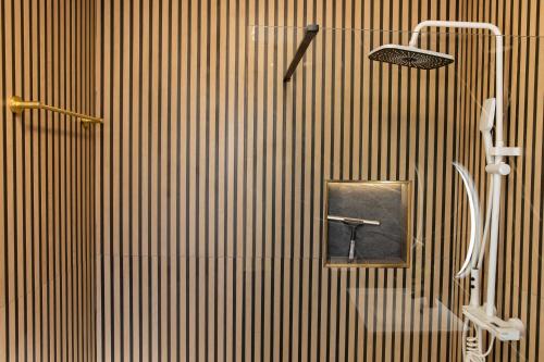a bathroom with a painting on a striped wall at Viceda Home in Yecla