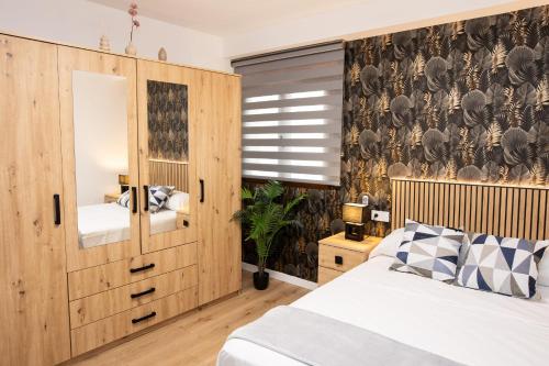 a bedroom with a bed and a wooden cabinet at Viceda Home in Yecla