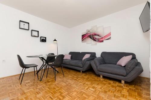 Apartments and Rooms Jengic