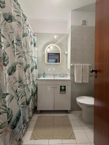 a bathroom with a sink and a toilet at Rabelo C in Armação de Pêra