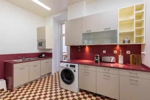 Elegant 2-Bedroom Apartment in Central Lisbon