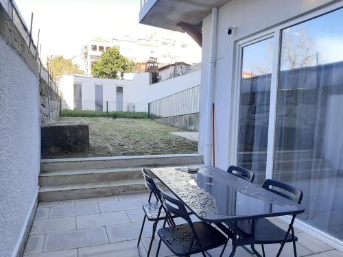 Walker House, 2-bedroom flat, garden - Downtown Porto