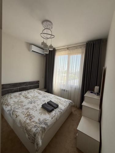 a bedroom with a bed and a window at Olmazor Comfort in Qoraqamish
