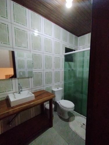 a bathroom with a toilet and a sink and a shower at O melhor de Garopaba in Garopaba