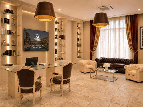 a large living room with a table and chairs at Vila Galé Collection Opera - Sao Luis in São Luís