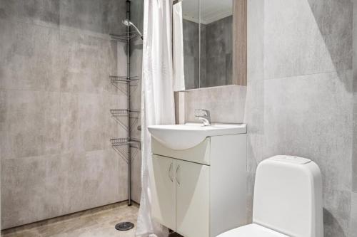 a white bathroom with a sink and a toilet at Lobrothaugen in Fagernes