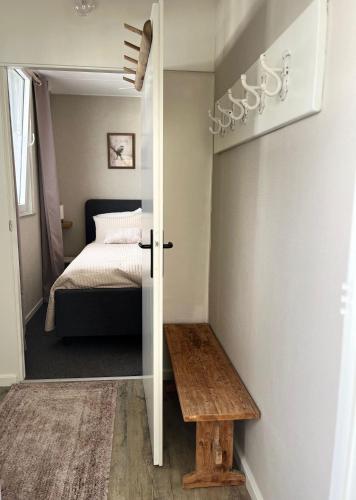 a bedroom with a bed and a door with a table at B&B Bij Kaatje Thuis in Emmen