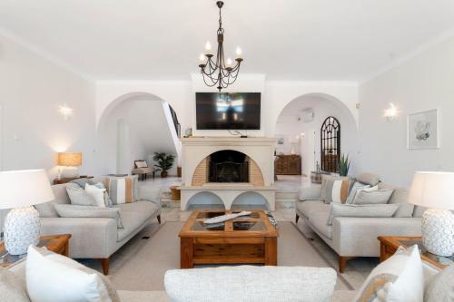 Golf Front Luxury Villa with Heated Pool and Sunset Views