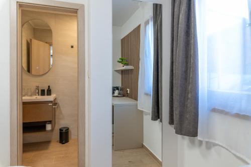 a bathroom with a sink and a mirror at Terra rossa rooms in Čepljani