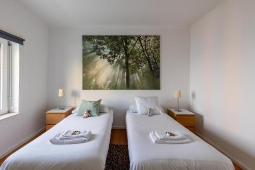3 Bedroom House in Cascais, 15 min walking to beach with parking spot