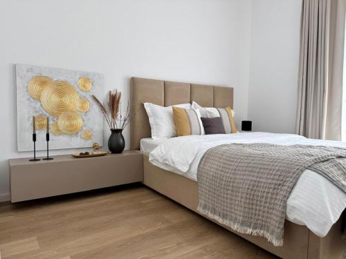 a bedroom with a large bed with white sheets and pillows at Sky Residence House 5 in Cluj-Napoca