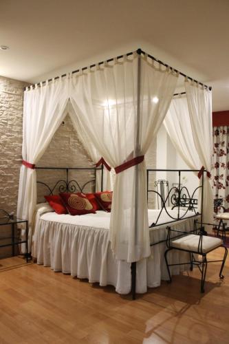 Postel nebo postele na pokoji v ubytování Hotel El Castillo
