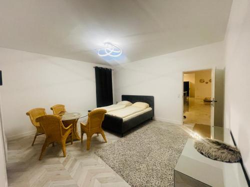 a living room with a bed and a table and chairs at Krügers Apartment in Barsinghausen