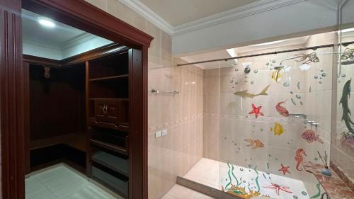 a bathroom with a shower with a glass door at Hotel Casa Sharon in Cali