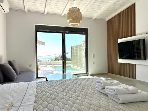Goldeneye luxury Suites