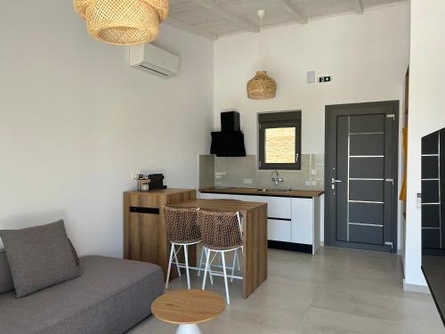 Goldeneye luxury Suites