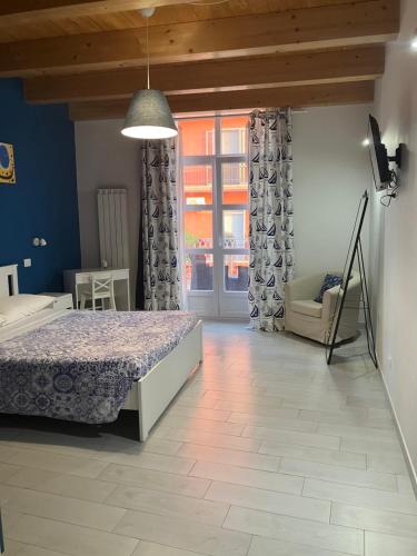 a bedroom with a bed and a chair and a window at Sagittabondo in Campobasso