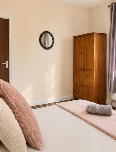 a bedroom with a bed and a mirror on the wall at 52 - room 2 - smart TV in Swansea