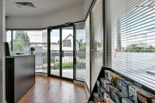 Gallery image of New Royal Inn in New Westminster