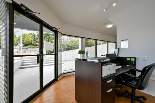 Gallery image of New Royal Inn in New Westminster