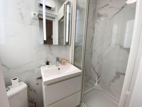 123 New Suite Batignolles - Cosy Apartment Paris Center