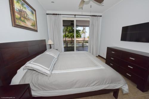 Giường trong phòng chung tại The Palms Jaco