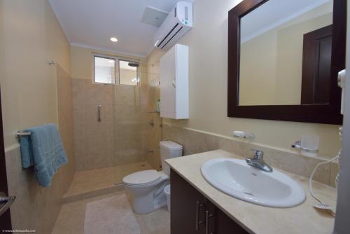 Phòng tắm tại The Palms Jaco