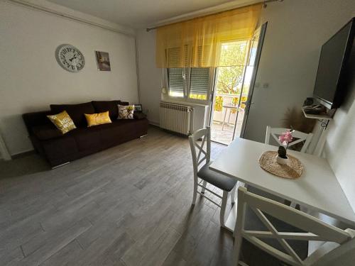 Apartments by the sea Supetarska Draga - Gonar, Rab - 24383