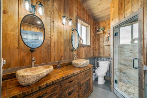 a bathroom with two sinks and a mirror at Sandstone Pointe, Elegance Among the Cliffs in Mount Carmel