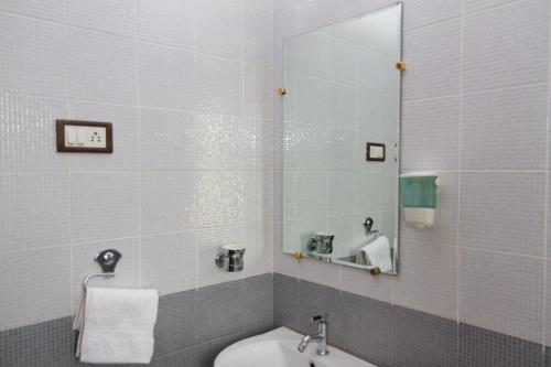 Vonios kambarys apgyvendinimo įstaigoje Westwood Residence Goa - The Boutique Hotel