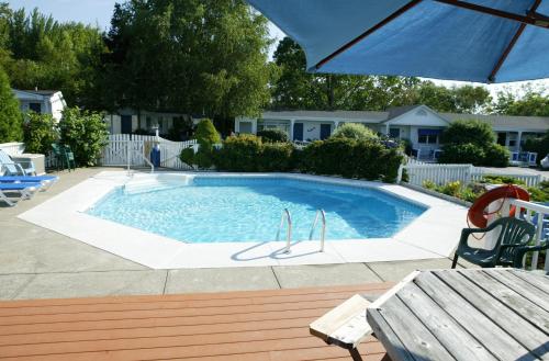 Bazén v ubytování Glen Cove Inn & Suites Rockport nebo v jeho okolí
