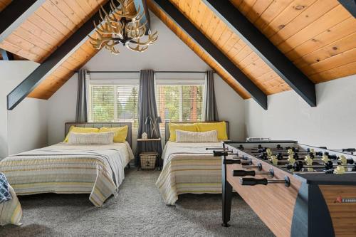 a bedroom with two beds and a chess board at Brunos Bungalow in Big Bear Lake