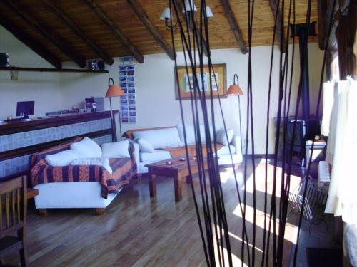 a living room with a couch and a table at Infinito Sur in El Chalten