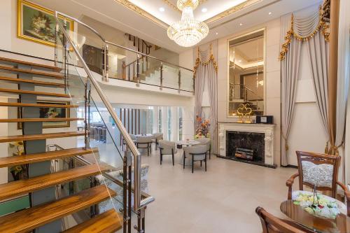a living room with a staircase and a fireplace at 宜蘭小綠丘民宿 in Luodong