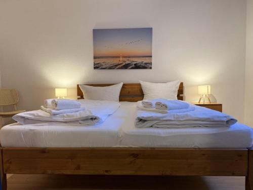 a bedroom with a bed with towels on it at Dethlefs in Nebel